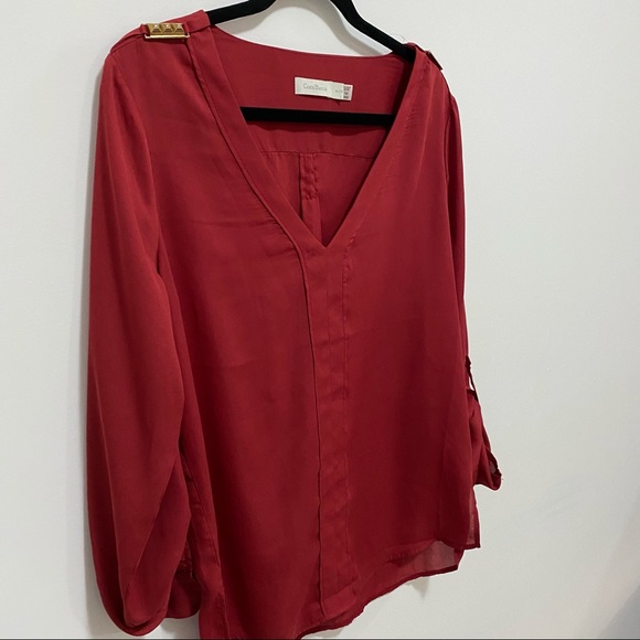 🛍 3/$45 2 Costa Blanca Blouses w. Shoulder Accent - Picture 3 of 8